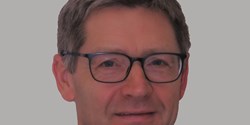 Professor Dr.-Ing. Alexander Riedl, Dekan des Fachbereich Physikingenieurwesen und Leiter des Labors für Dichtungstechnik an der FH Münster