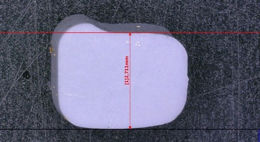 Bild 3: Querschnitt einer Profildichtung, welche im Einsatz eine hohe bleibende Verformung erfuhr (Bild: O-Ring Prüflabor Richter GmbH)