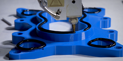 Die Stretch-Release-Technologie des Klebebands ermöglicht einen schnellen und einfachen Klebstoffentfernungsprozess, der Ausschuss, Abfall und Nacharbeit reduziert und die Reparatur von Komponenten erleichtert (Bild: 3M™)