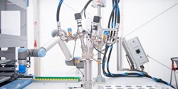 Verguss von Elektronikkomponenten (Bild: ViscoTec Pumpen- u. Dosiertechnik GmbH)